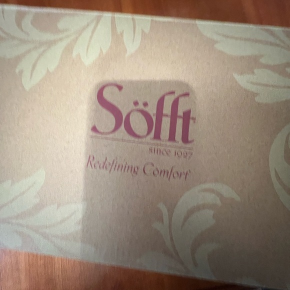 Women size 10 M brand is Sofft color is soleil yellow style Ciera - Picture 2 of 5